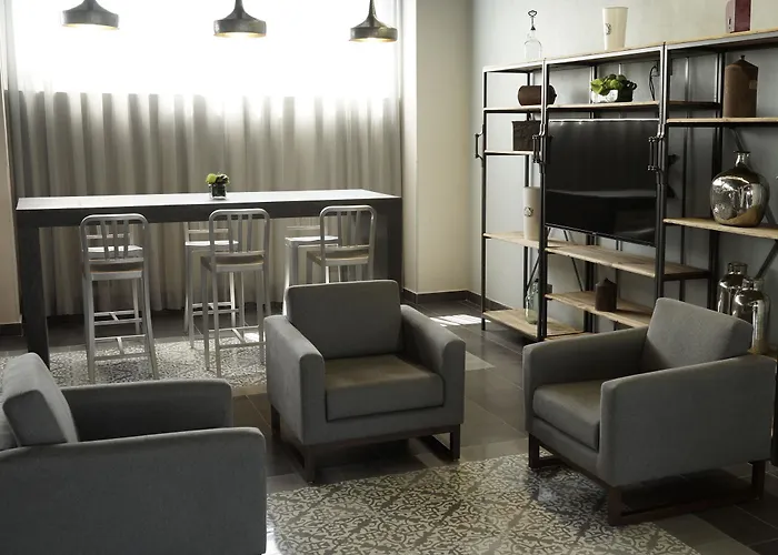 Hotel Express By Marriott Ciudad De Patio Universidad 3*