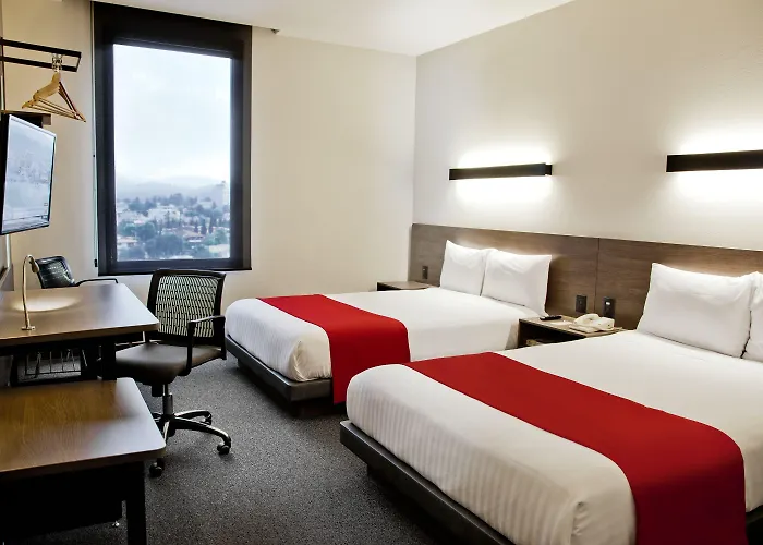 Express By Marriott Ciudad De Patio Universidad Hotel