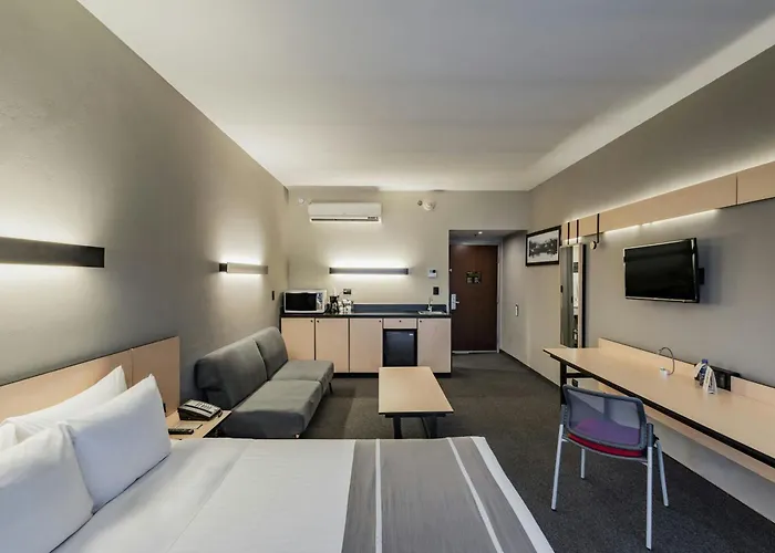 Express By Marriott Ciudad De Patio Universidad Hotel 3*